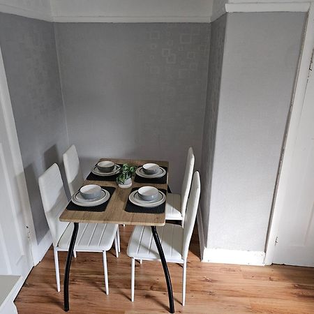 Bright 4-Bed House 15 Min To Manchester Centre Villa Exterior photo
