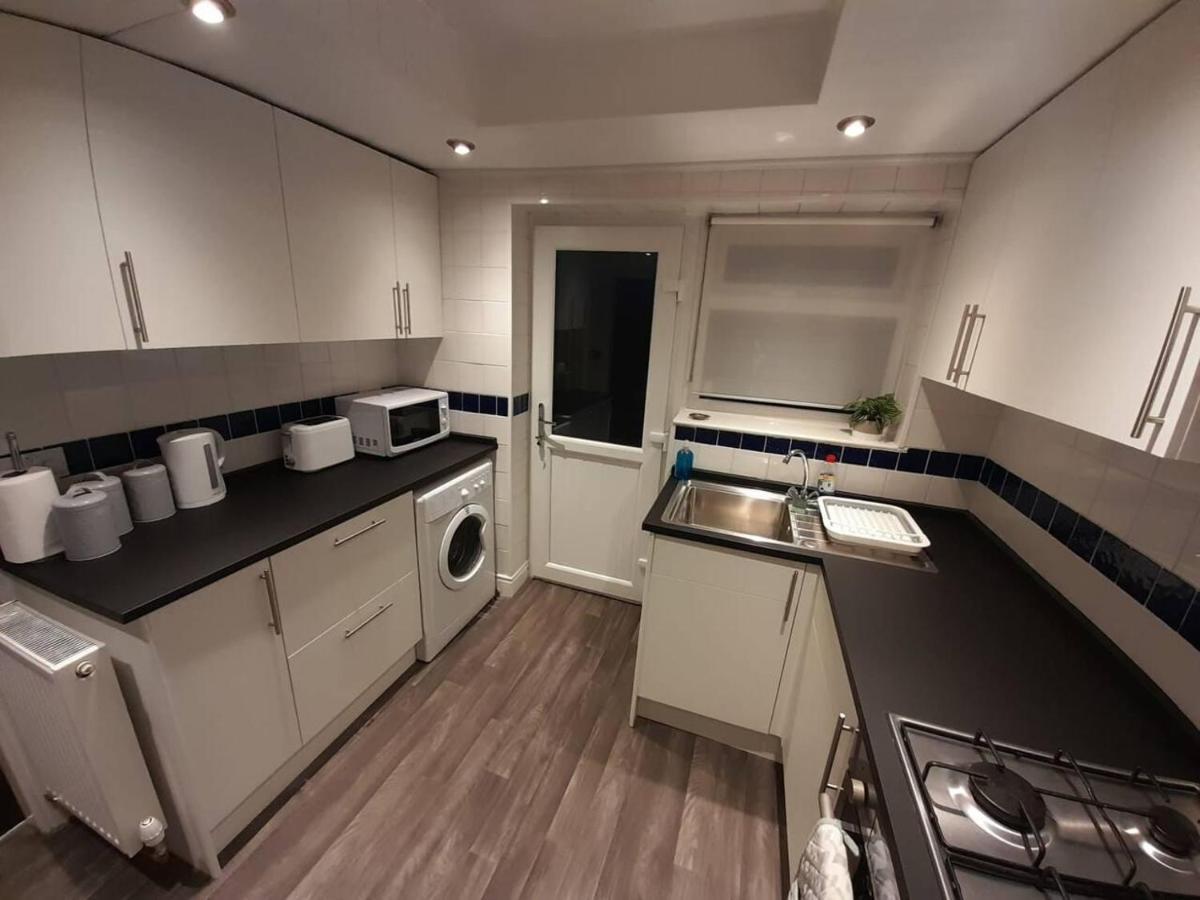 Bright 4-Bed House 15 Min To Manchester Centre Villa Exterior photo